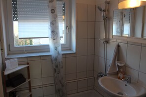 Ducha, secador de pelo, toallas