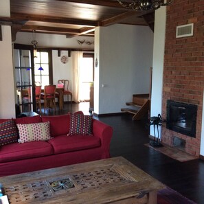 Villa, 3 Bedrooms, Sea View | Living area