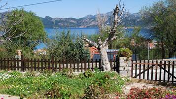 Vila, 2 quartos, vista parcial para o mar | Vista para o jardim