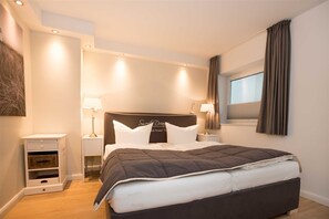 4 bedrooms, travel crib, WiFi, bed sheets