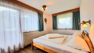2 slaapkamers, een kluis op de kamer, reisbedje, wifi