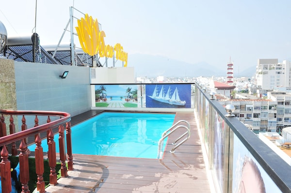 Khách Sạn Sen Vàng Luxury - Nha Trang