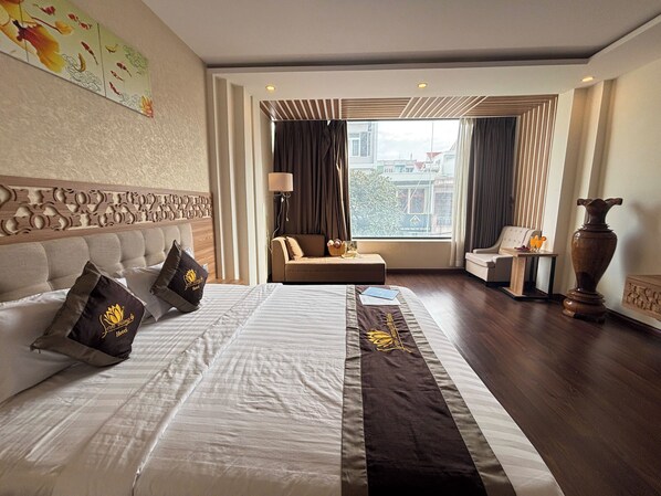 Premier Room, City View | Minibar, in-room safe, desk, soundproofing - Sen Vang Luxury Hotel (Nha Trang)