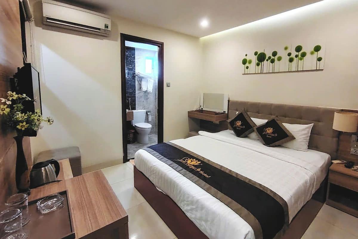 Superior Double Room | Minibar, in-room safe, desk, soundproofing