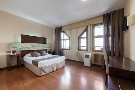 Double Room | Desk, blackout drapes, soundproofing, iron/ironing board