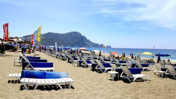 Una spiaggia nelle vicinanze