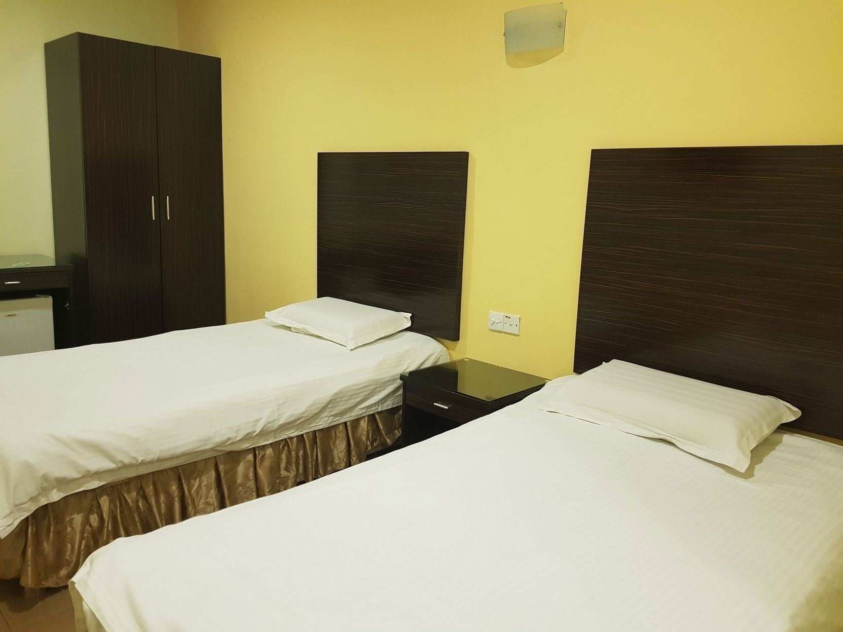 Desk, iron/ironing board, free WiFi, bed sheets
