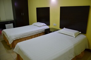 Standard Twin Room | Desk, iron/ironing board, free WiFi, bed sheets - New City Hotel (Kajang)