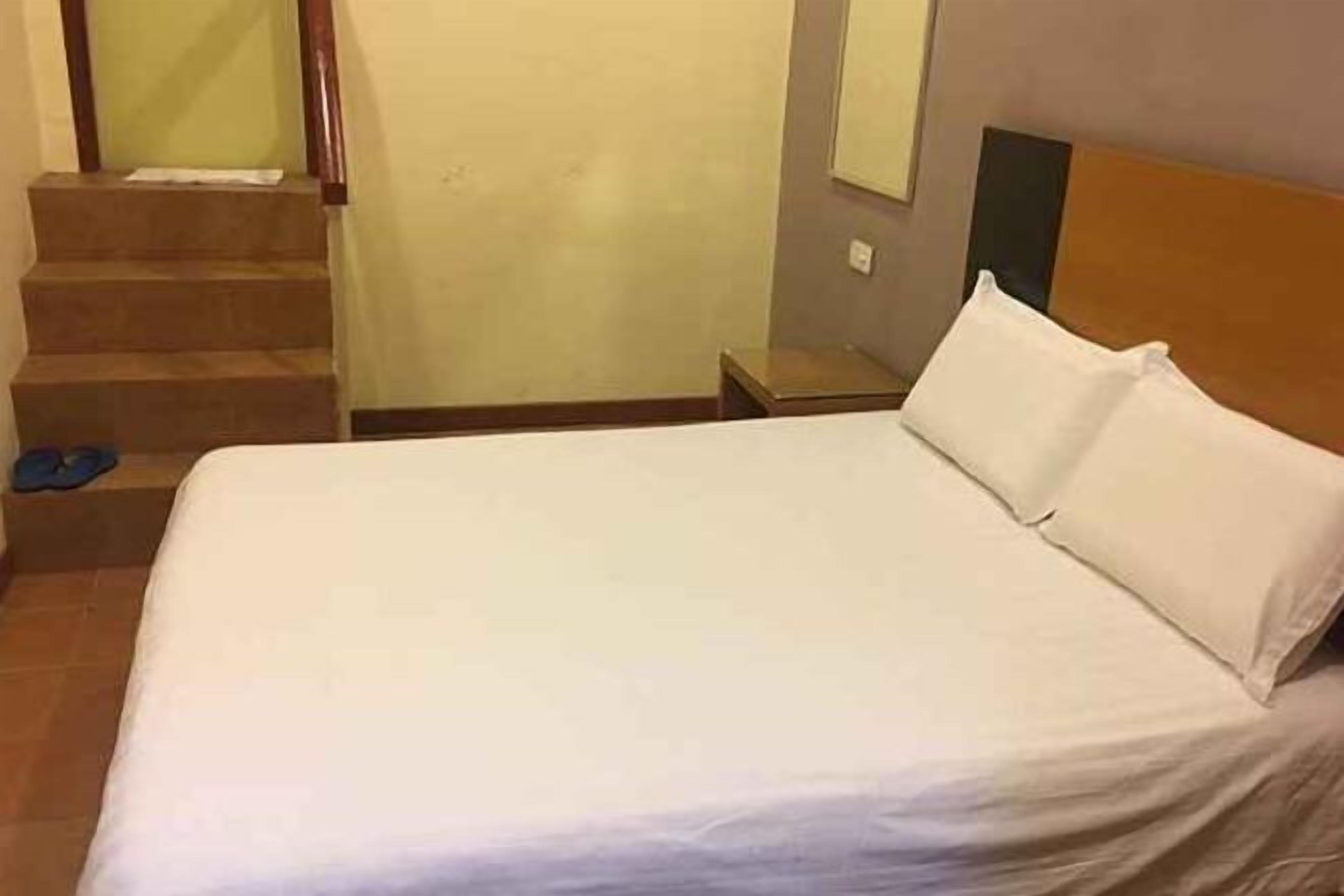 办公桌、熨斗/熨板、免费 WiFi、床单