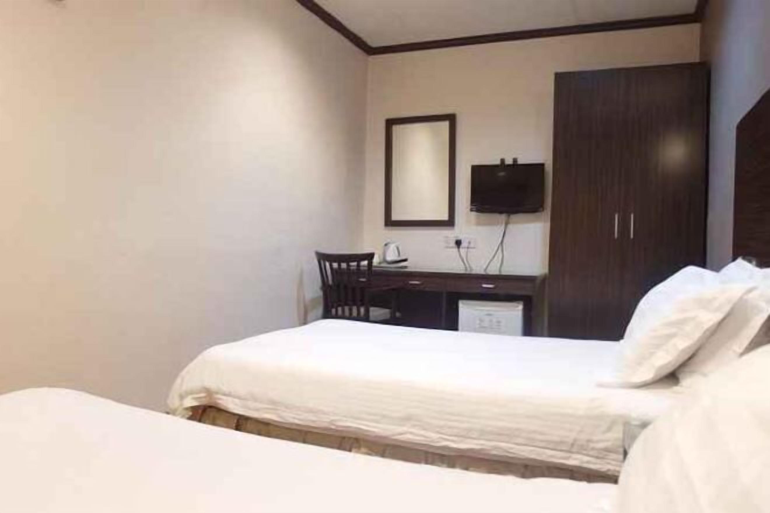 办公桌、熨斗/熨板、免费 WiFi、床单