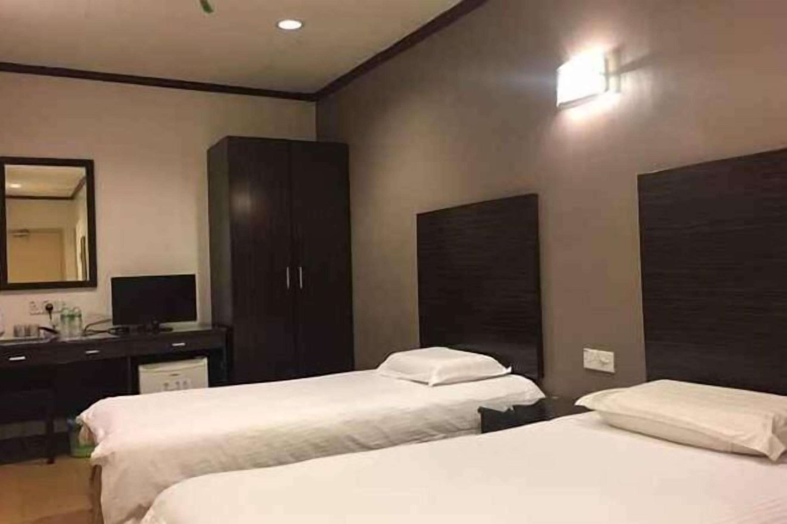 办公桌、熨斗/熨板、免费 WiFi、床单