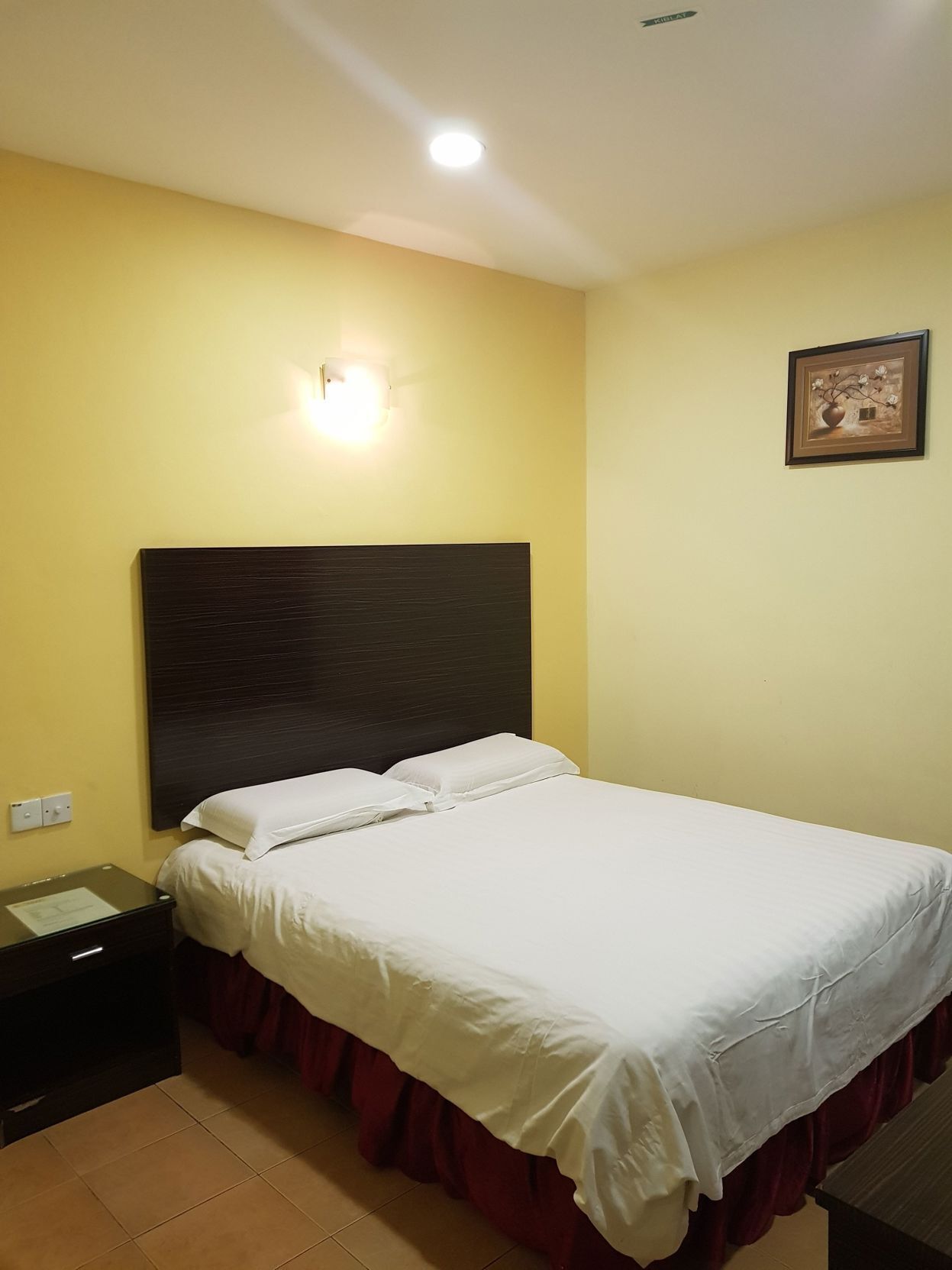 Desk, iron/ironing board, free WiFi, bed sheets