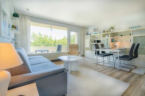 Unclassified image, 2 of 17, button