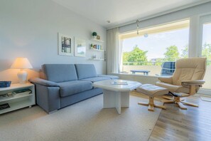 Unclassified image, 4 of 17, button