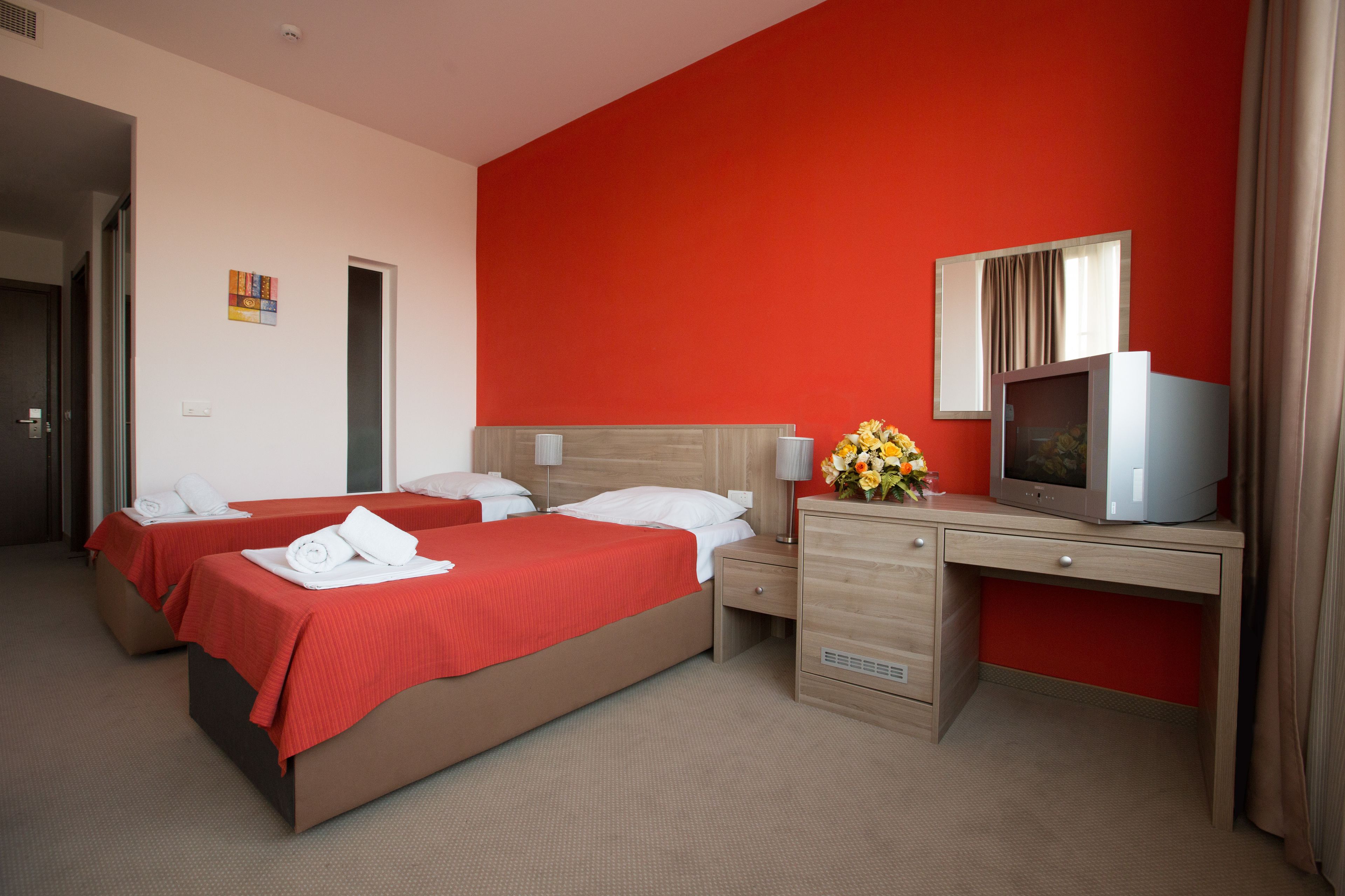 standard twin room, 2 single beds | minibar, in-room safe, desk, iron/ironing board