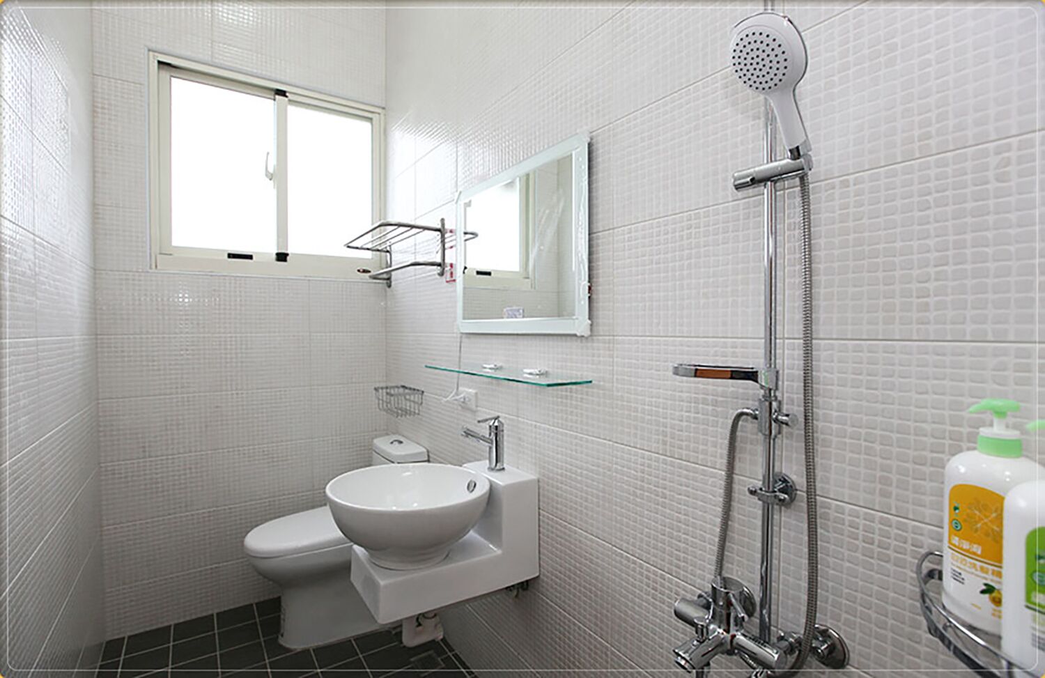 Family Suite, 1 Bedroom | Bathroom | Shower, free toiletries, hair dryer, slippers