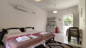 Familieleilighet, 1 soverom, balkong | Skrivebord, lydisolert, strykejern/-brett og wi-fi (inkludert)