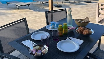 Kontinental morgenmad hver dag (12 EUR pr. person)