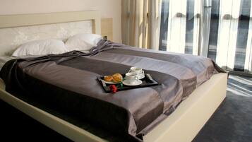 1 chambre, minibar, coffres-forts dans les chambres, bureau