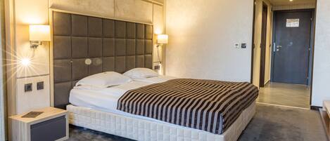 Minibar, in-room safe, desk, iron/ironing board