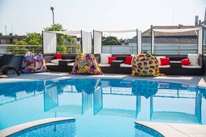 Indoor pool, seasonal outdoor pool - Cosmopolitan Hotel & Wellness (Ruse)