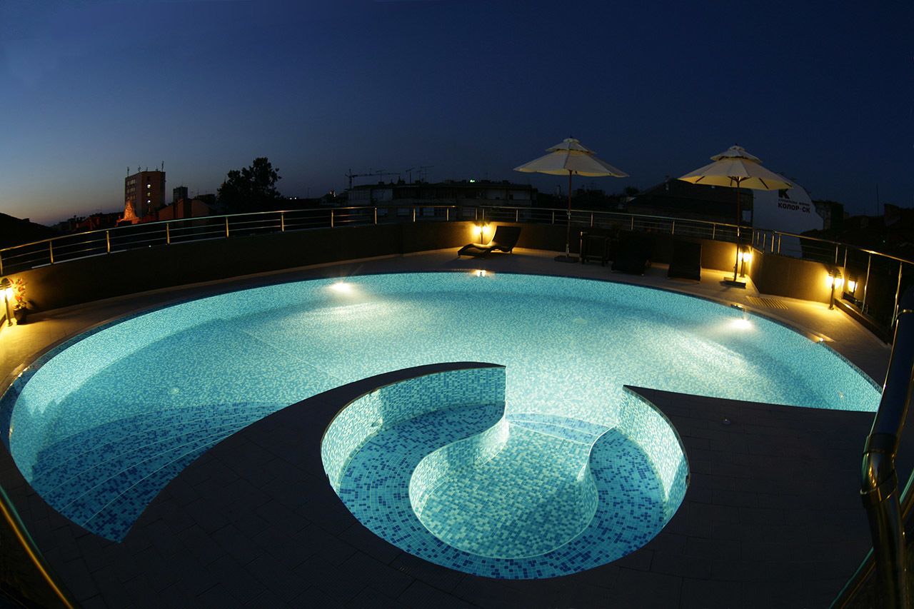 Innenpool, Außenpool (je nach Saison geöffnet)