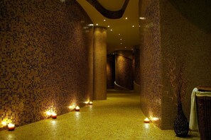 Couples treatment rooms, sauna, hot tub, steam room, body treatments - Cosmopolitan Hotel & Wellness (Ruse)