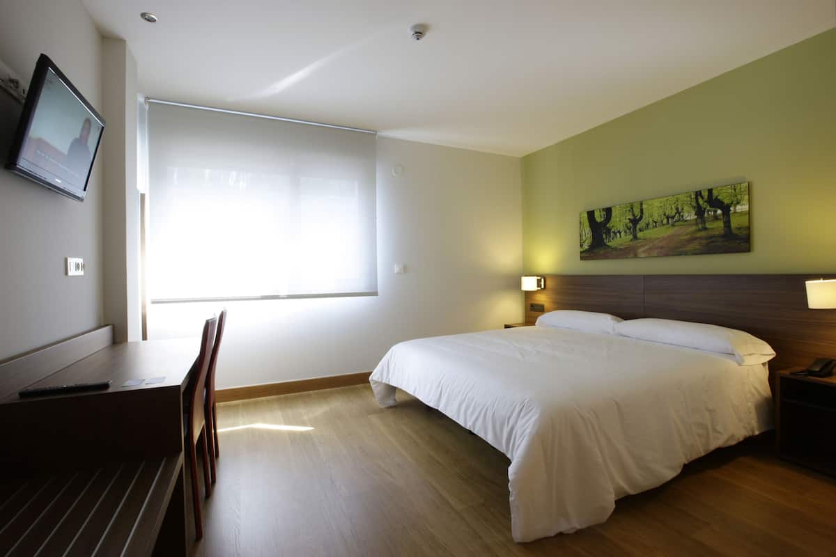 Double or Twin Room | Desk, blackout curtains, soundproofing, free cots/infant beds