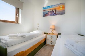 2 bedrooms, WiFi, bed sheets, wheelchair access