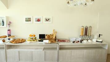 Tägliches Frühstücksbuffet gegen Gebühr