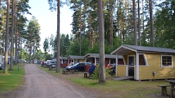 Basic Cabin, Shared Bathroom