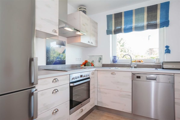 Køleskab, mikrobølgeovn, ovn, opvaskemaskine