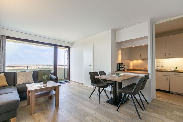 Unclassified image, 1 of 16, button