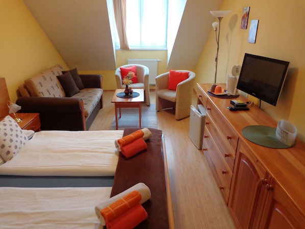 Habitación superior con 1 cama matrimonial o 2 individuales | 1 habitación, minibar, cunas gratuitas y wifi gratis