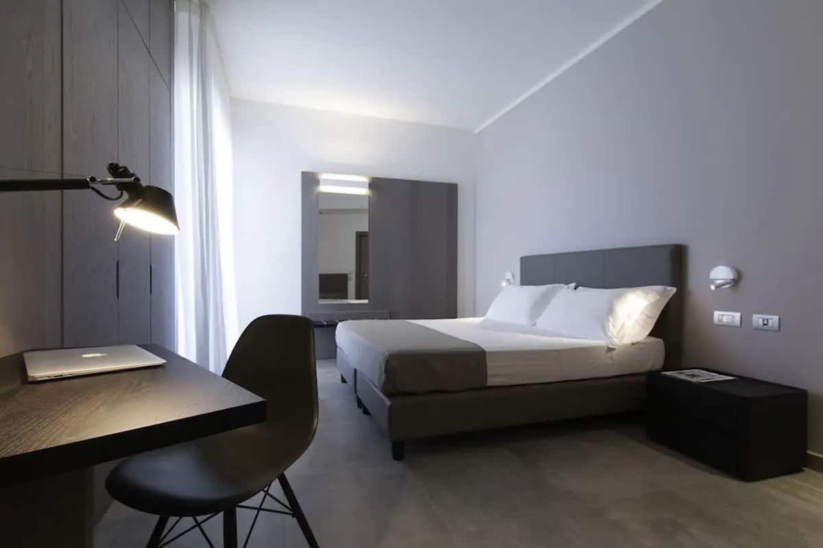 Minibar, coffre-fort, bureau, accĂšs au Wi-Fi (inclus)
