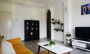 Appartement, uitzicht op meer | Woonkamer | Lcd-televisie