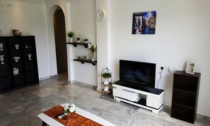 Apartemen, pemandangan danau | Area keluarga | TV LCD