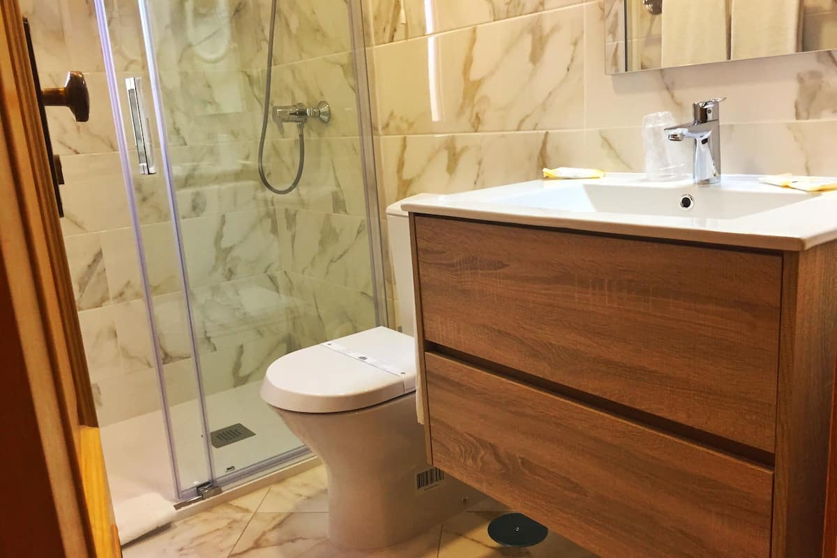 traditional twin room | bathroom | free toiletries, hair dryer, towels