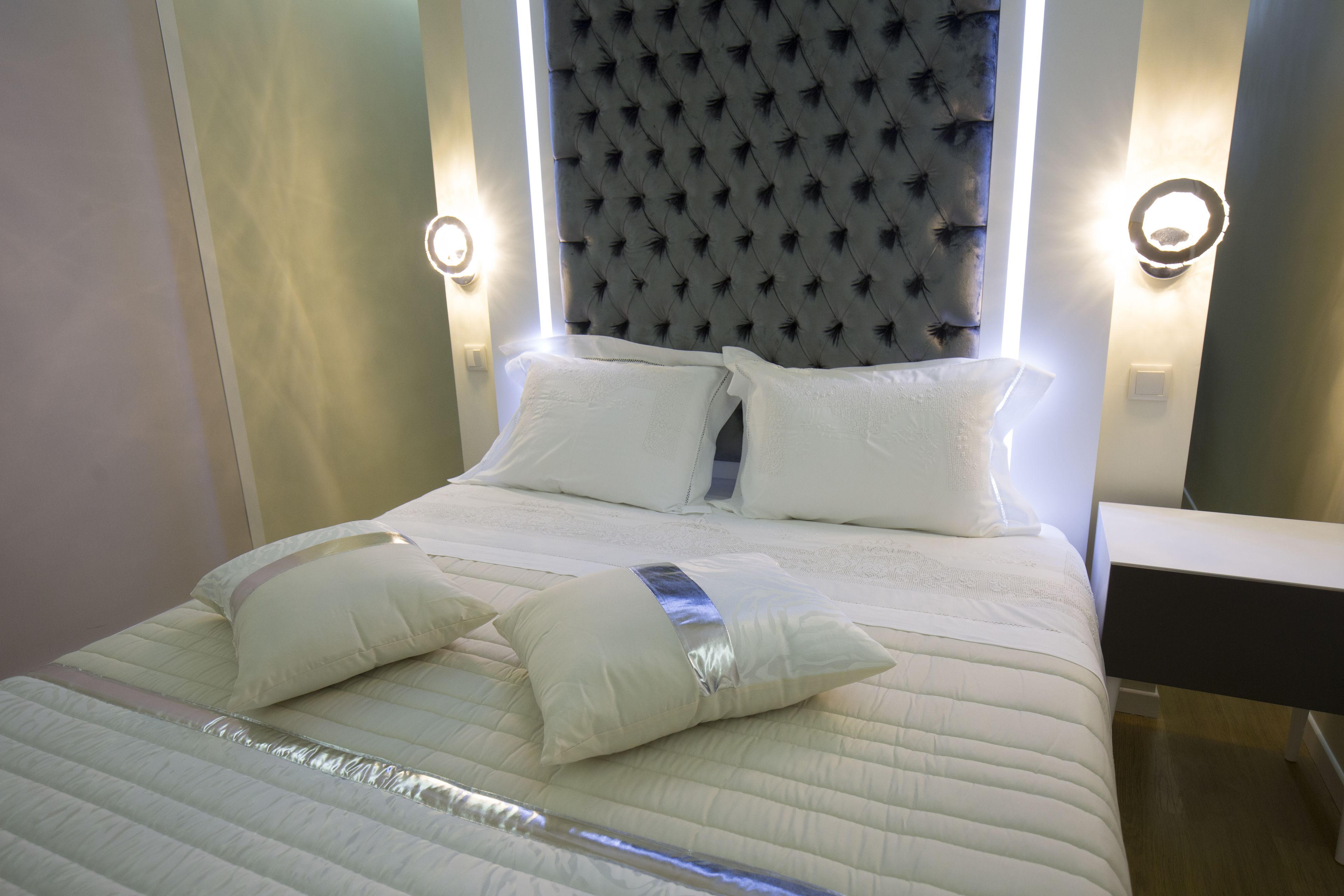 bungalow, kitchenette, ground floor | minibar, desk, blackout curtains, rollaway beds