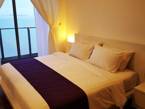 Iron/ironing board, free WiFi, bed sheets - Brooklyn Suite Sea View (Malacca City)