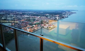 Apartamento, vistas al mar | Balcón