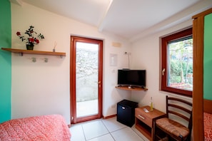 Chambre Simple | Minibar, bureau, fer et planche à repasser, lits bébé (gratuits)