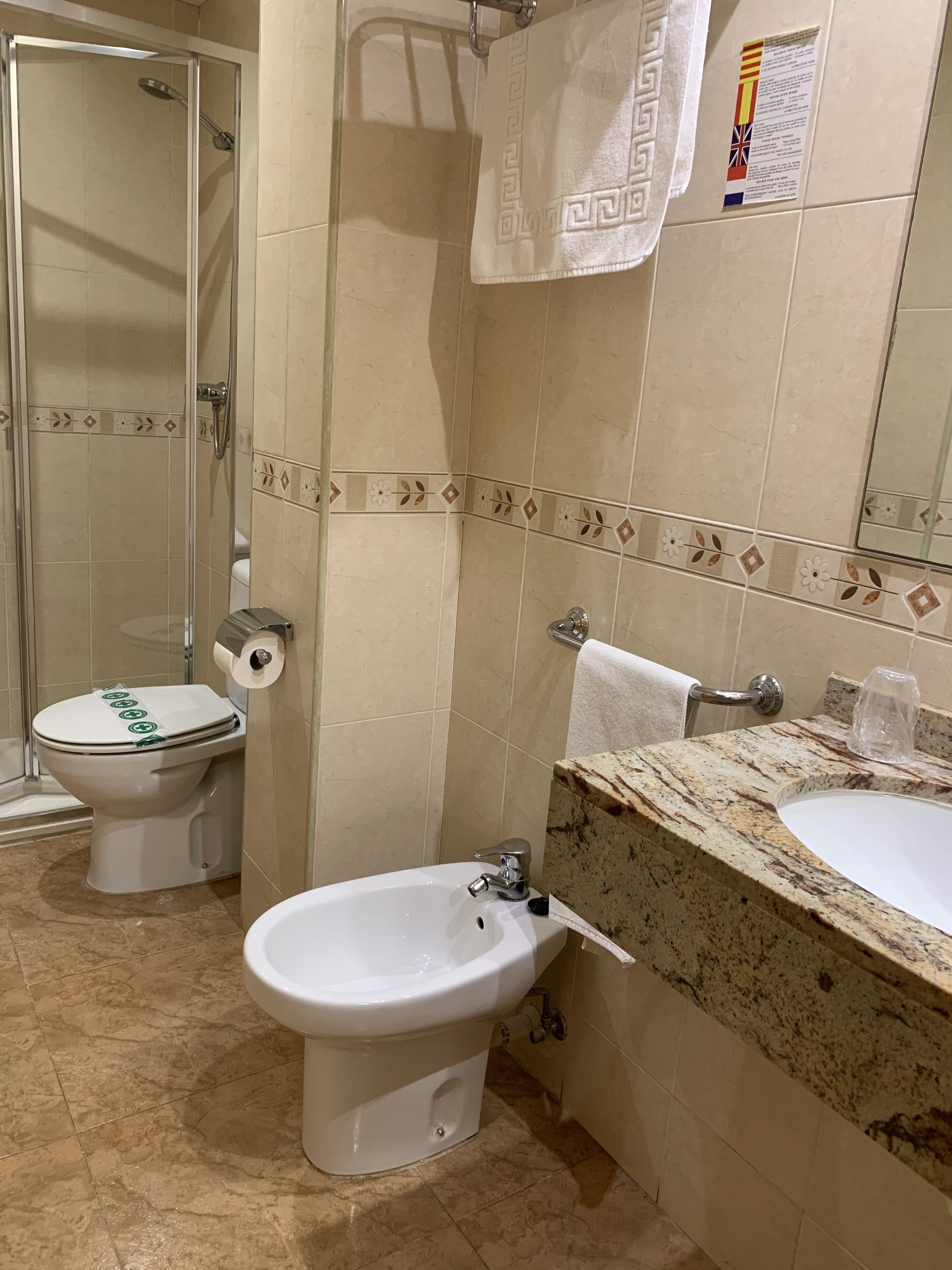 single room | bathroom | free toiletries, hair dryer, towels