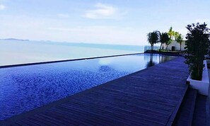 Outdoor pool - La Tulipe Sea View (Malacca City)