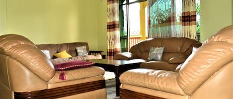 Apartamento Confort, 4 habitaciones | Sala de estar