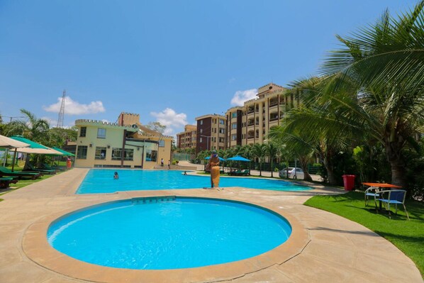 Outdoor pool - Suswa Six Apartment (Mombasa)