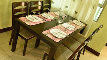 Departamento Confort, 4 habitaciones | Servicio a la habitación