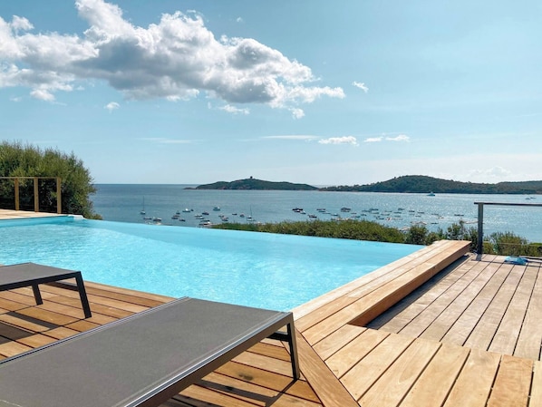 Pool - Les Hirondelles by Pinarello Villa Services (Pinarello)