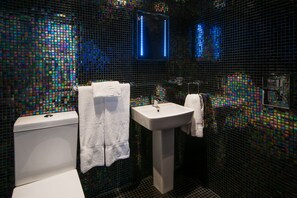 Bathroom - Queens Head Hotel (Kelso)