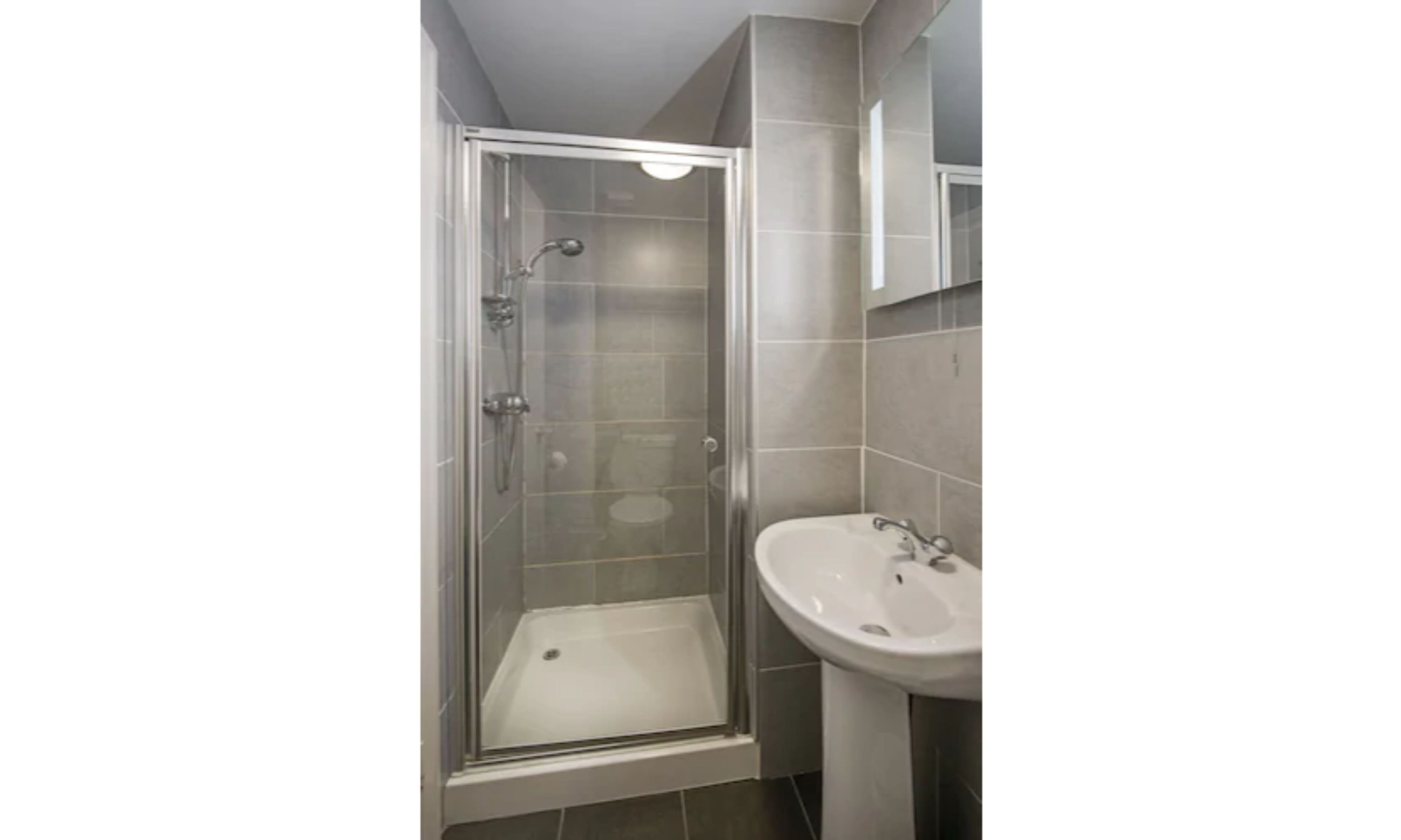 standard double room | bathroom | hair dryer, towels